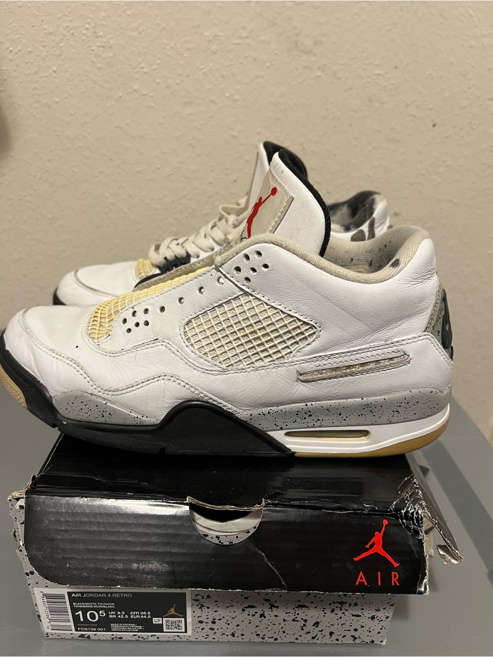Air Jordan 4 Retro Men’s Sneakers - White/Black/Cement